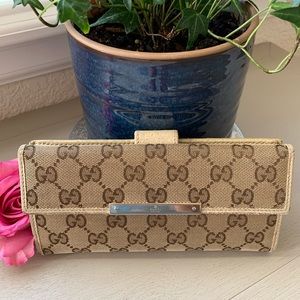 ✨Gucci GG Vintage Monogram Canvas Wallet✨